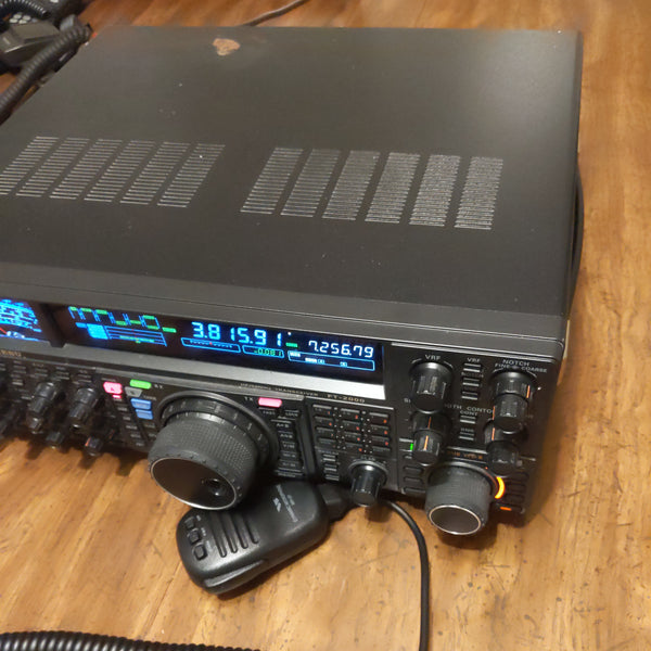 Yaesu FT-2000 6M-160M Transceiver With Microphone, See Video