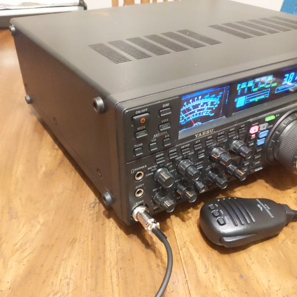 Yaesu FT-2000 6M-160M Transceiver With Microphone, See Video