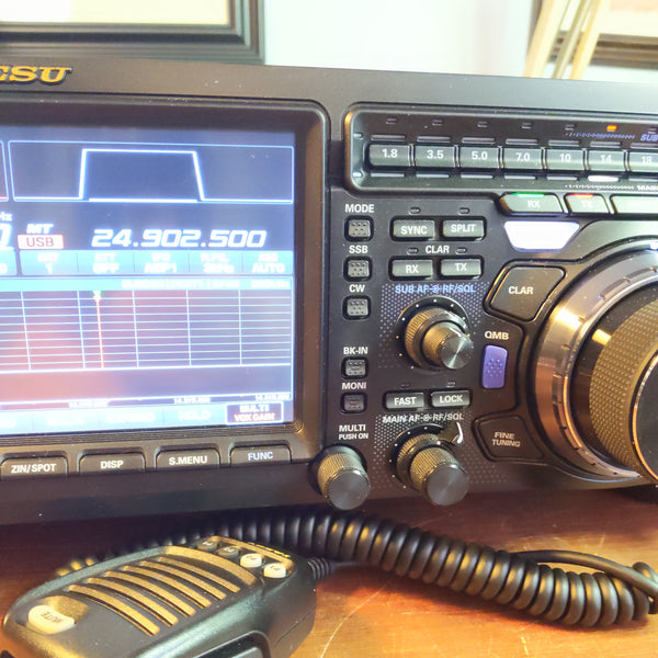 Yaesu FTDX101MP HF/50 MHz Transceiver With Power Supply And Mic, Video