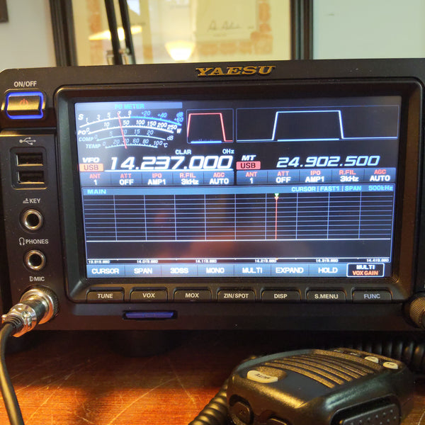 Yaesu FTDX101MP HF/50 MHz Transceiver With Power Supply And Mic, Video