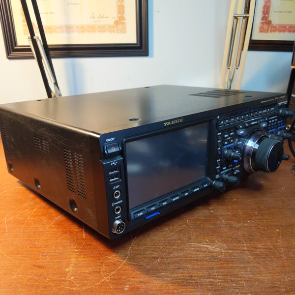 Yaesu FTDX101MP HF/50 MHz Transceiver With Power Supply And Mic, Video