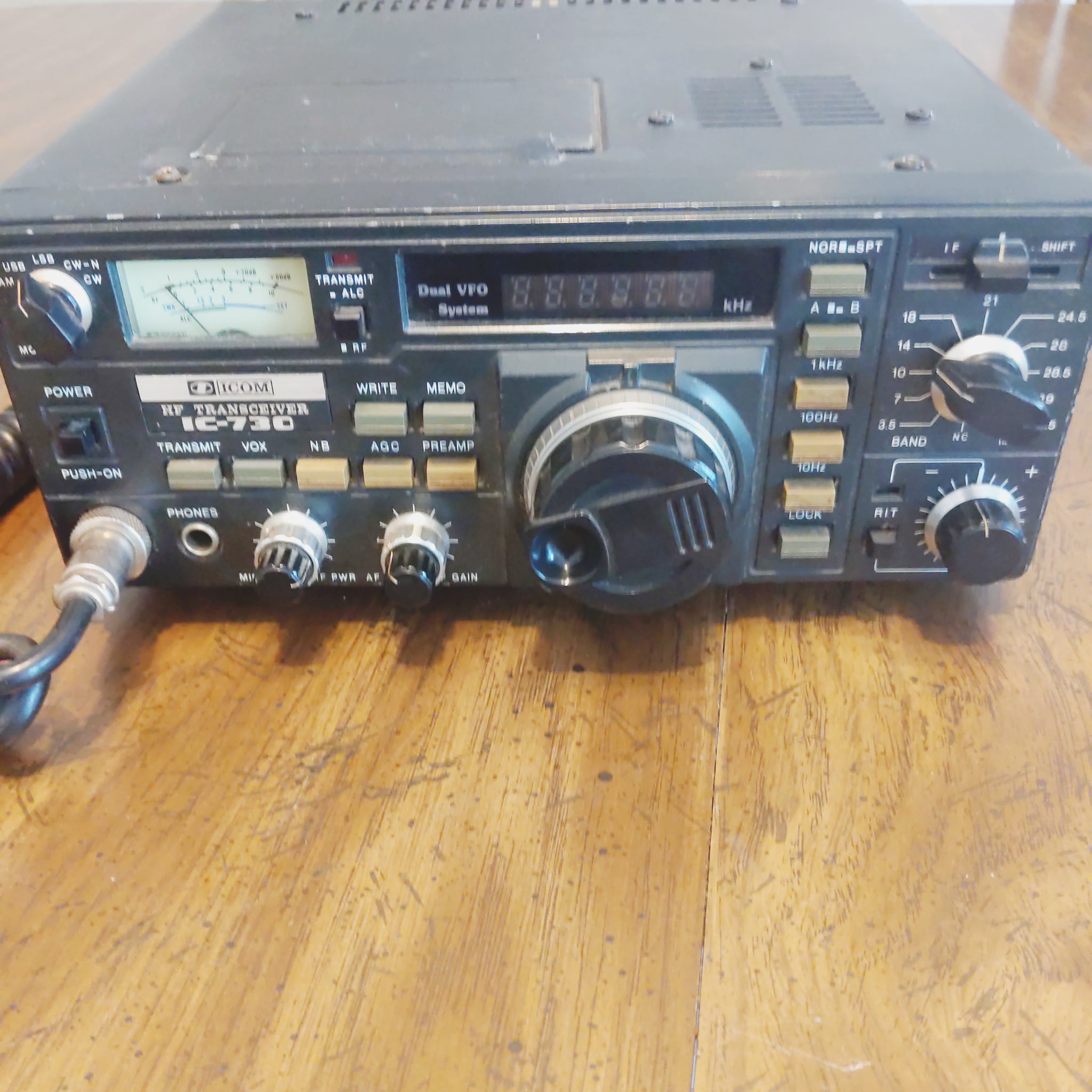 Icom IC-730 HF Transceiver, With Mic, SN 10367, See Video