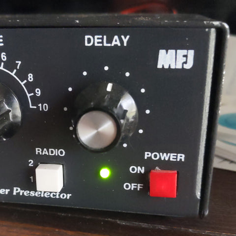 MFJ-1040C Transceiver Preselector, Factory Display