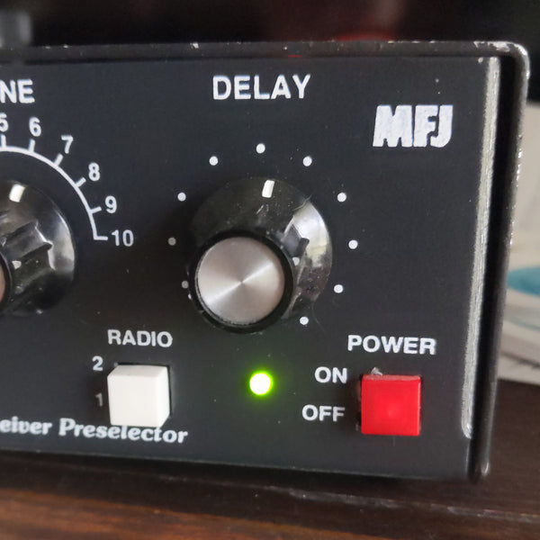 MFJ-1040C Transceiver Preselector, Factory Display